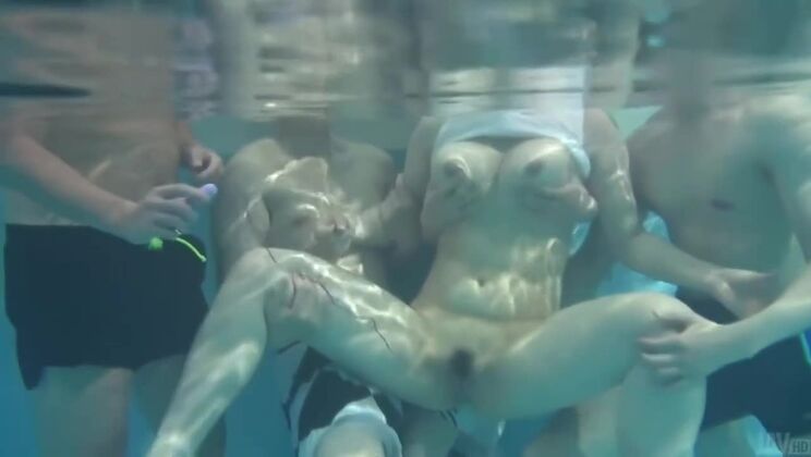 Suzuna Komiya - mature JAV babe with big tits giving head