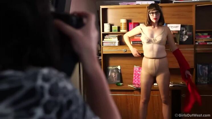 Sadie - Photoshoot Behind The Scenes Action