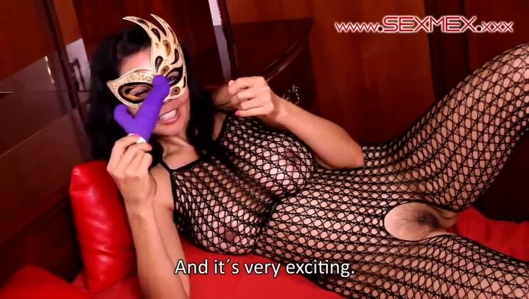 Carolina's MILF Insertion Delight