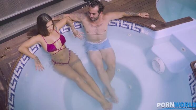 Spanish Pornstar Susy Gala MILF Takes Big Cock & Facial