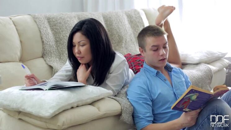 Interracial Action with Veiki