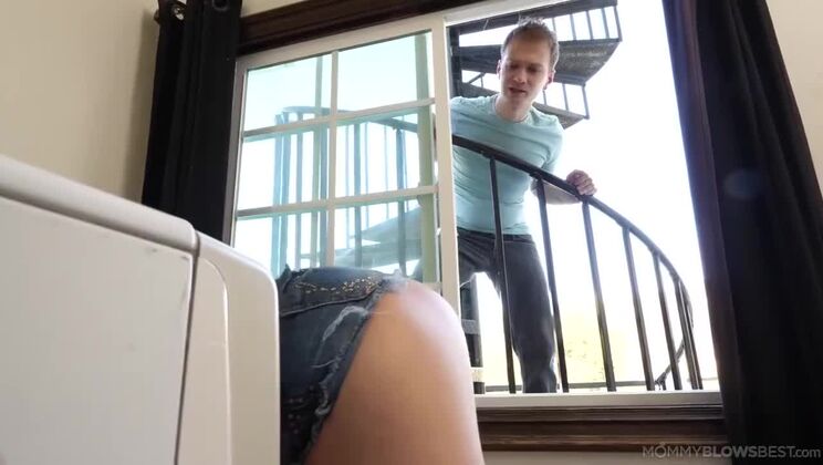 [MommyBlowsBest] - Christie Stevens - Facial Fun with a Busty Blonde - Christie Stevens