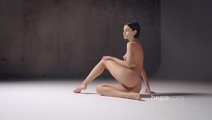 Sexy Skinny Brunette Ariel Photos