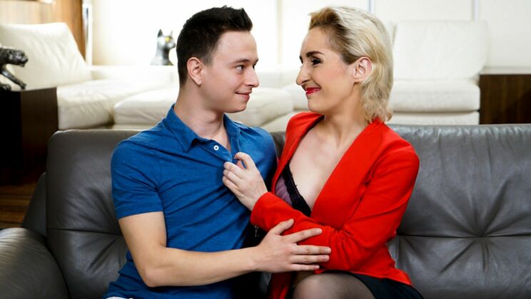 Old and Young Lesbians Nikki Nuttz and Di Devi