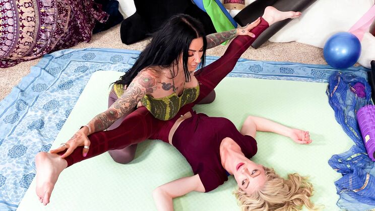 [Girlsway] - Lesbian Yoga Session with Serene Siren and Jenevieve Hexxx - Serene Siren - Jenevieve Hexxx