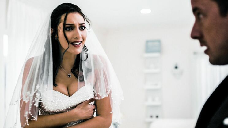 Hot Cheating Wife Enjoys Rough Sex And Cumshot