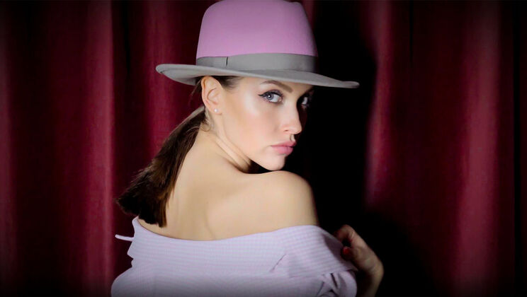 Luxury Girl's Right Spot