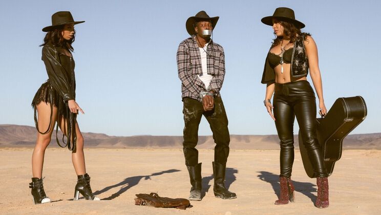 [Brazzers] - Outdoor Bondage FFM with Tattooed Latina - Luna Star - Isiah Maxwell - Alexis Tae