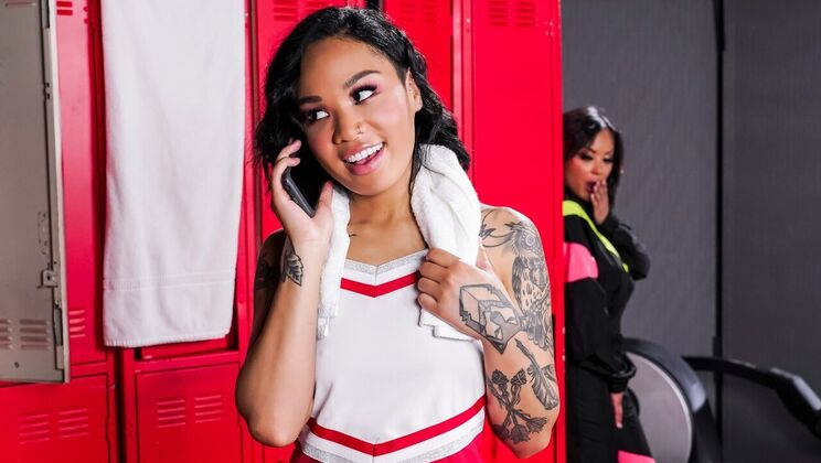 [Brazzers] - Athletic and Brunette Lesbian Fucking in Locker Room - Honey Gold - Kaylani Lei