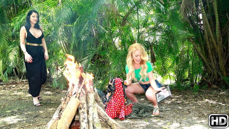 [MomsLickTeens] - Bonnie's Tattooed Body - Bonnie Grey - Cassandra Cain