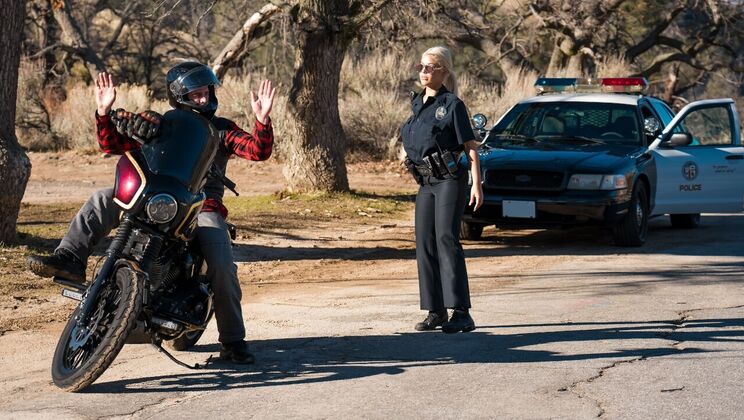 Cop Car Blowjob and Cumshot