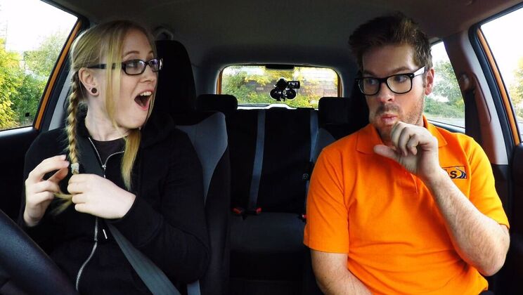 Car Sex with Handjob and Creampie