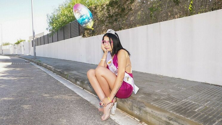 [PublicPickups] - Kitty and Jordi's Hot Birthday Sex - Jordi El Niño Polla - Kitty Love