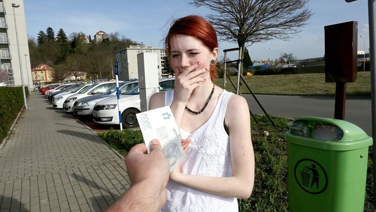 Amateur Blowjob and Fuck with Stranger for Money