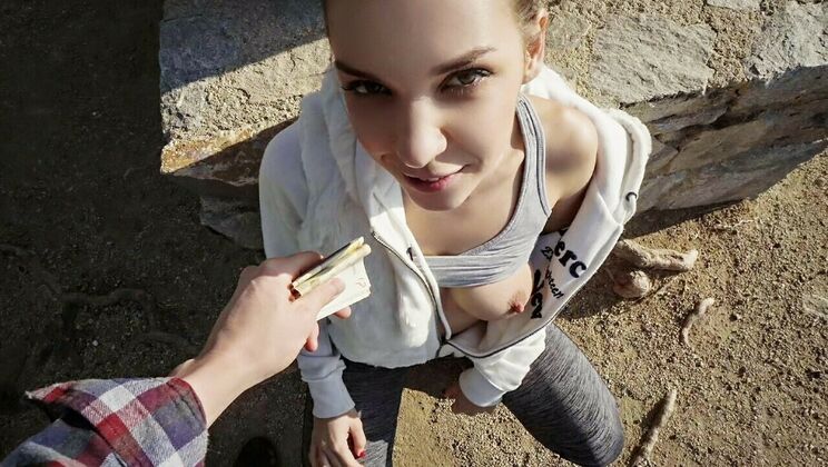 Public Sex with Fit Babe