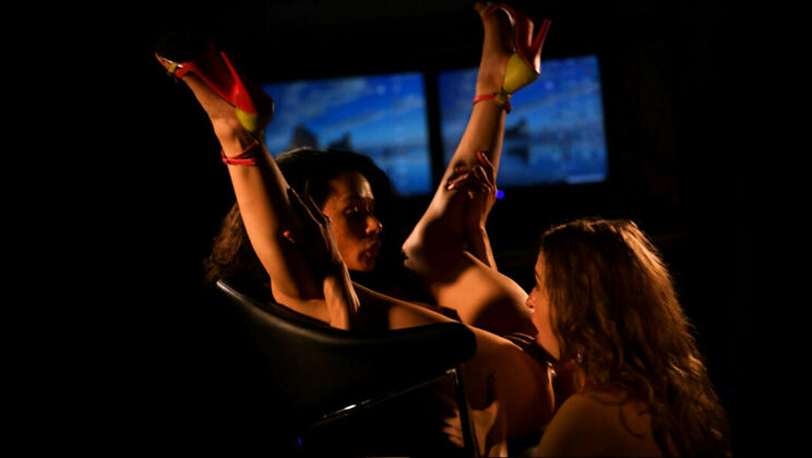 DeAngelis and Bloom's Lesbian Scene