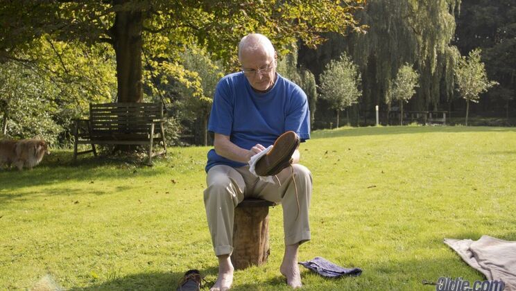 Alexis Crystal in Outdoor Blowjob Scene