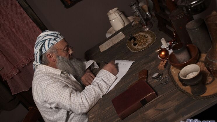 [Oldje] - Christmas Sex Story with Old and Young - Gustavo - Linda Brown