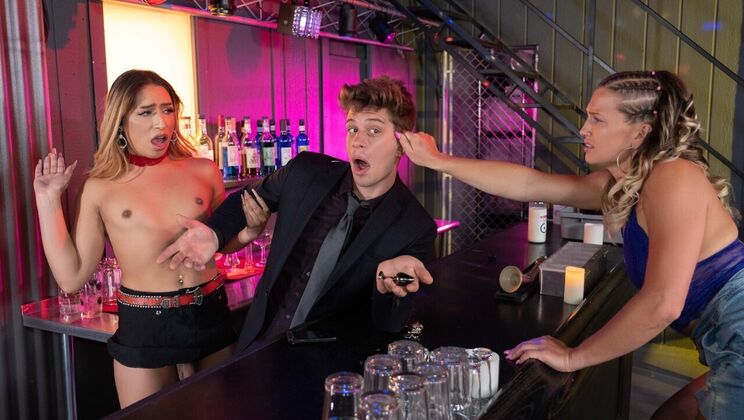 Natural Tits Barmaid in Kissing Frenzy