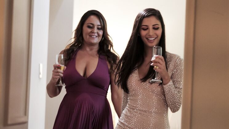 Lesbian Fun with Gianna Dior and Elexis Monroe: Kiss and Play