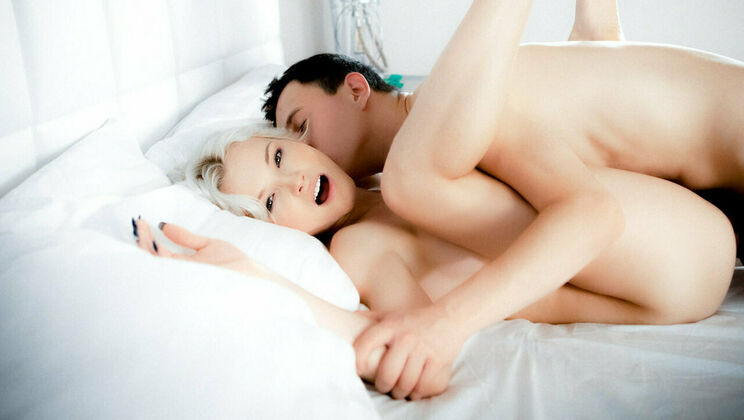 [SexArt] - Blowjob and Pussy Licking with Blonde and Shaved - Zazie Skymm - Frida Sante - Ivy Rein - Nikky Nutz