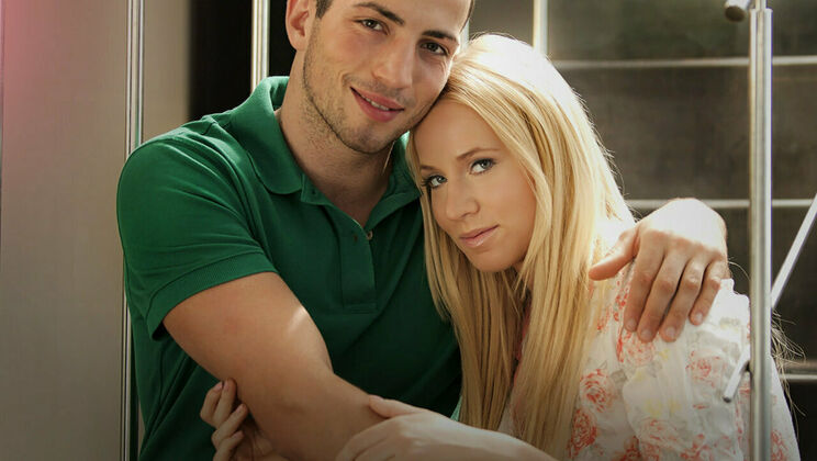 Outdoor Close Up: Kiara Lord and Joel Tomas