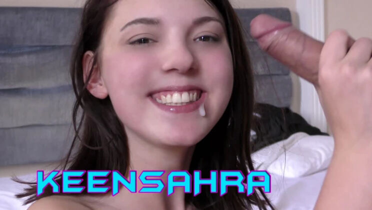 Keensahra's Shaved Pussy Gets Licked