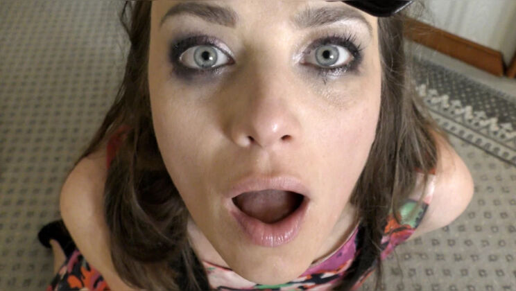 Nena Sytnyy's Tattooed Body on Display