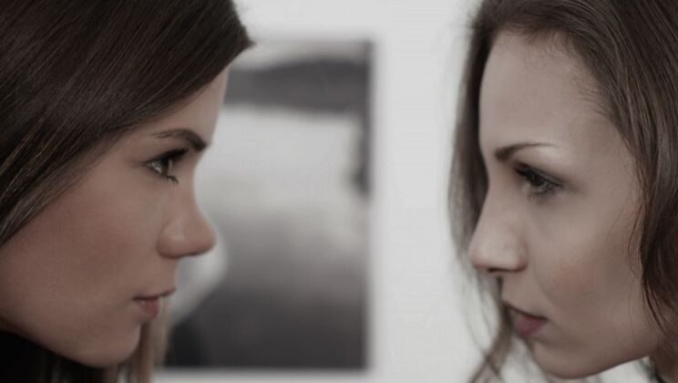 Hairy Pussy Play: Mary Wet & LittleCaprice