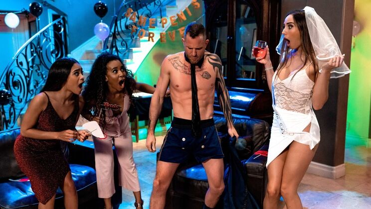 Muscular Man Fucks Petite Brunette in Trimmed Pussy